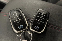 met. punainen Toyota RAV4 Plug-in 2023 kuva 25.