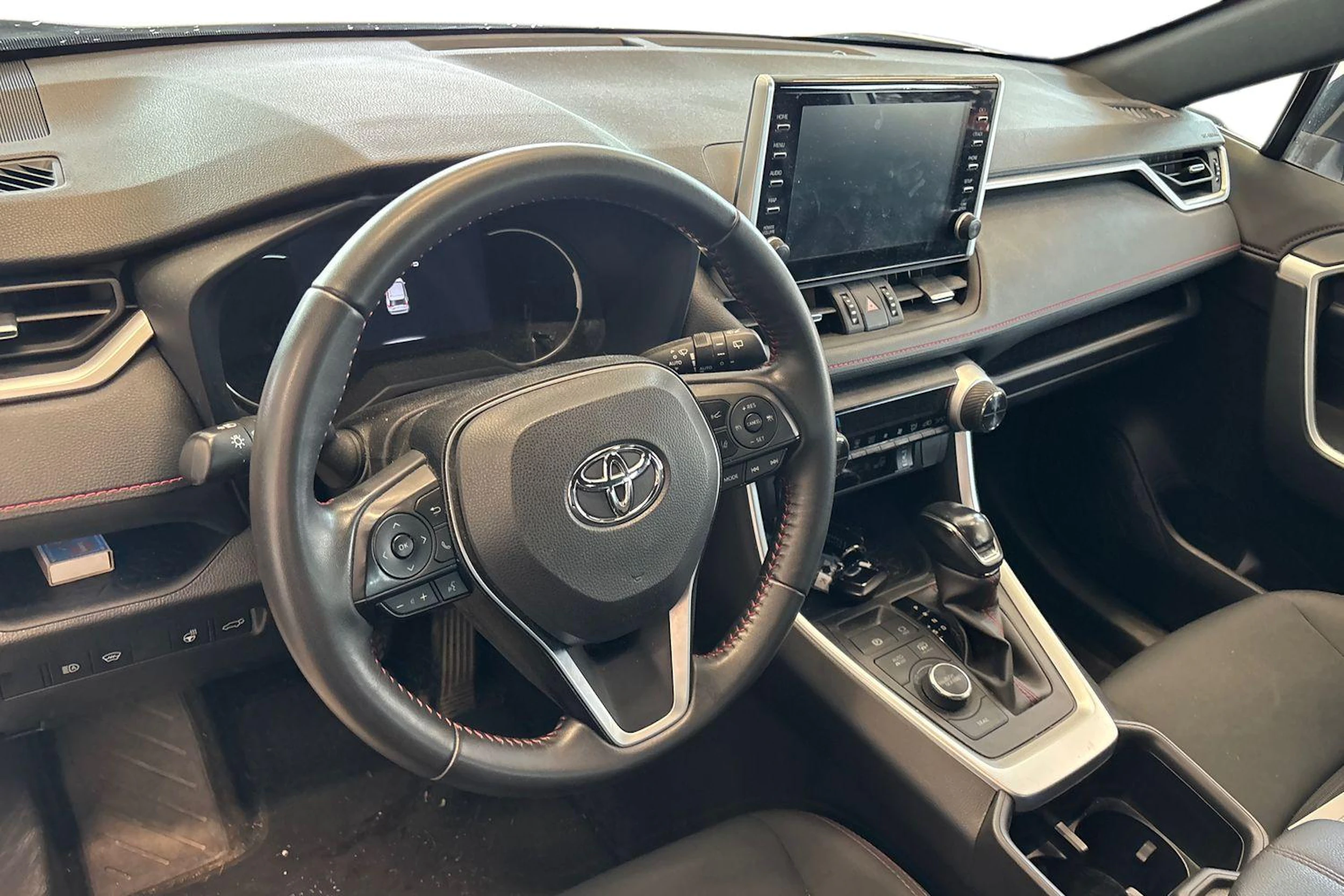 valkoinen Toyota RAV4 Plug-in 2023 kuva 3.