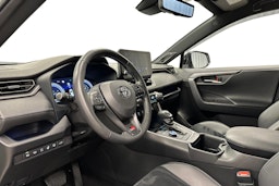 valkoinen Toyota RAV4 Plug-in 2024 kuva 6.