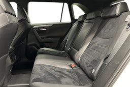 valkoinen Toyota RAV4 Plug-in 2024 kuva 8.