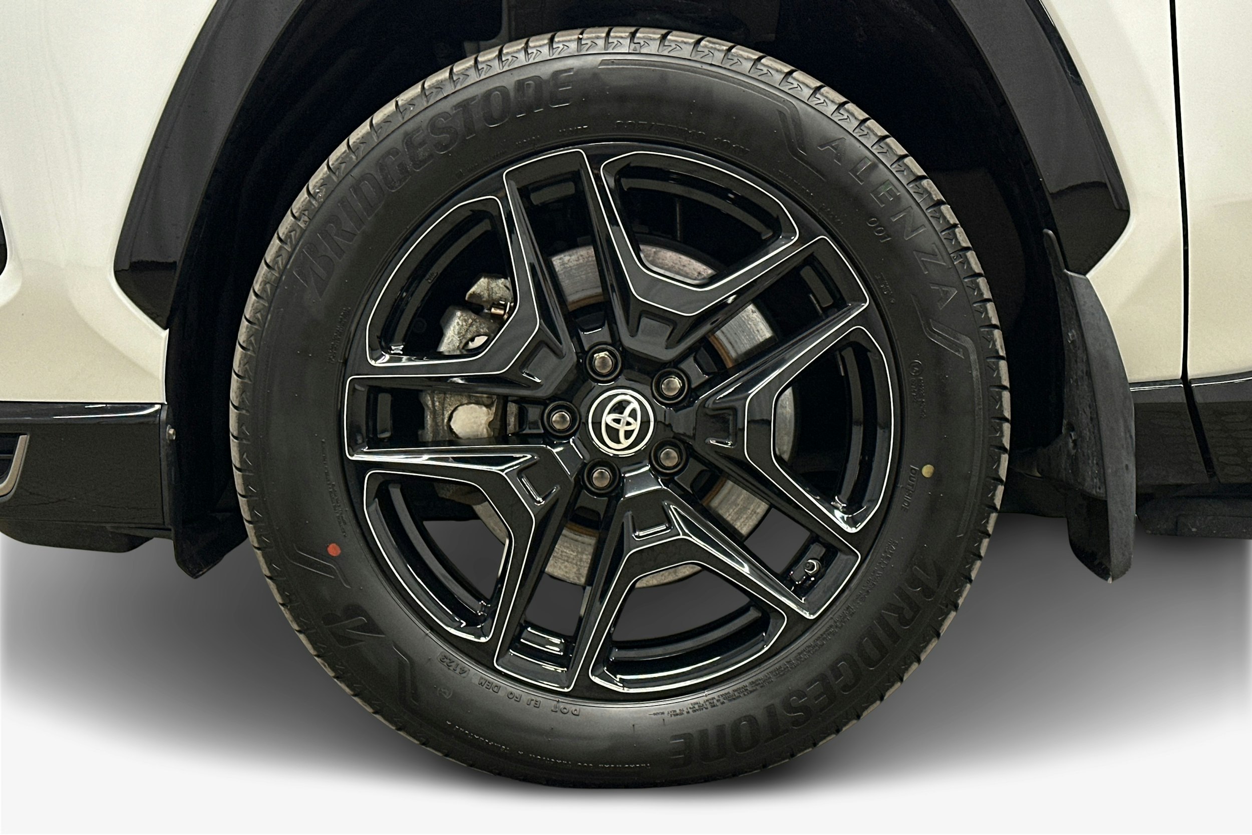 valkoinen Toyota RAV4 Plug-in 2024 kuva 9.