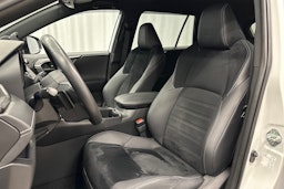 valkoinen Toyota RAV4 Plug-in 2024 kuva 13.
