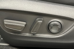 valkoinen Toyota RAV4 Plug-in 2024 kuva 14.
