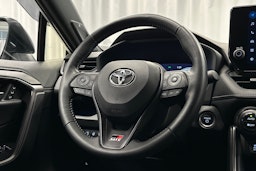 valkoinen Toyota RAV4 Plug-in 2024 kuva 17.
