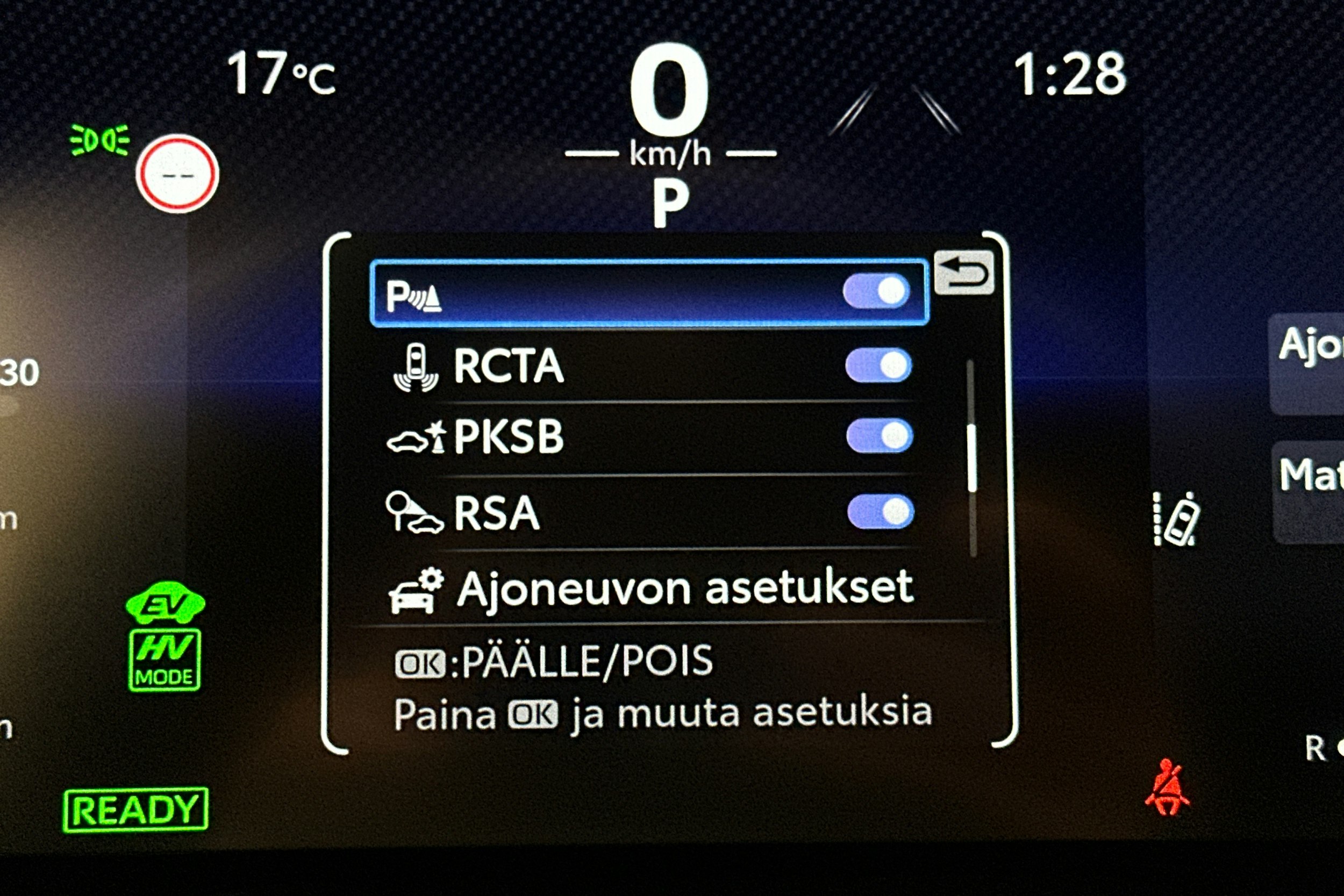valkoinen Toyota RAV4 Plug-in 2024 kuva 23.
