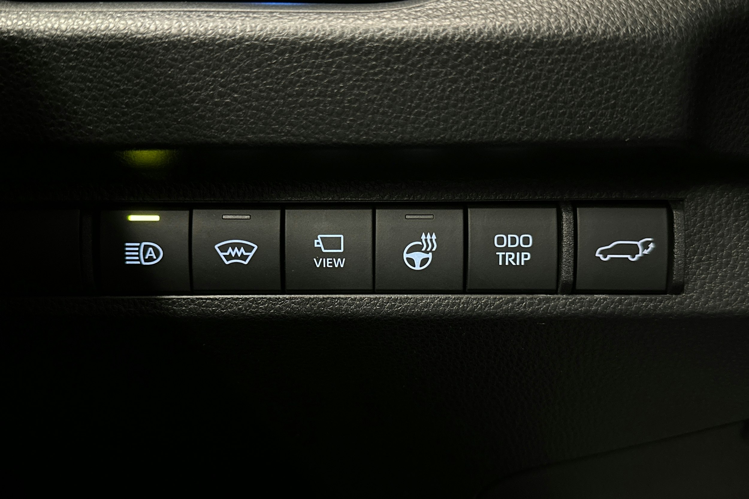 valkoinen Toyota RAV4 Plug-in 2024 kuva 30.