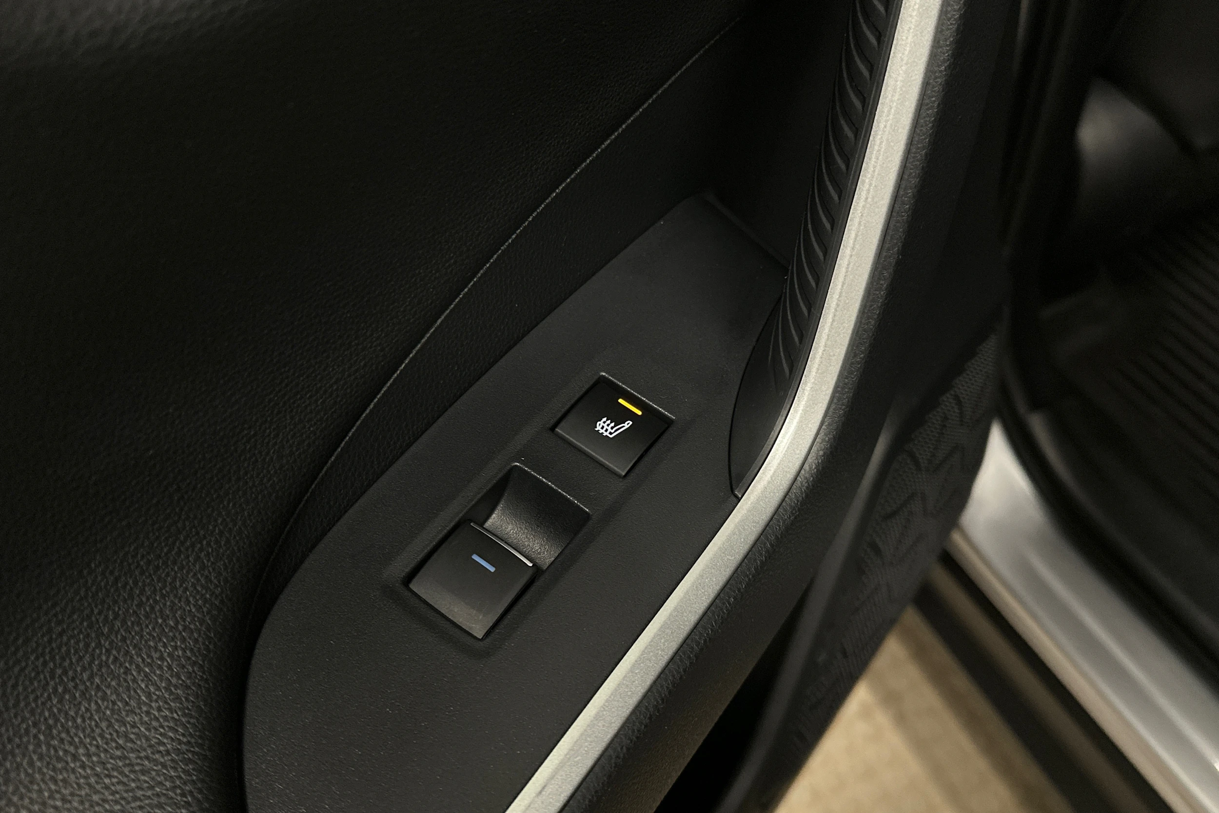 hopea Toyota RAV4 Plug-in 2024 kuva 25.