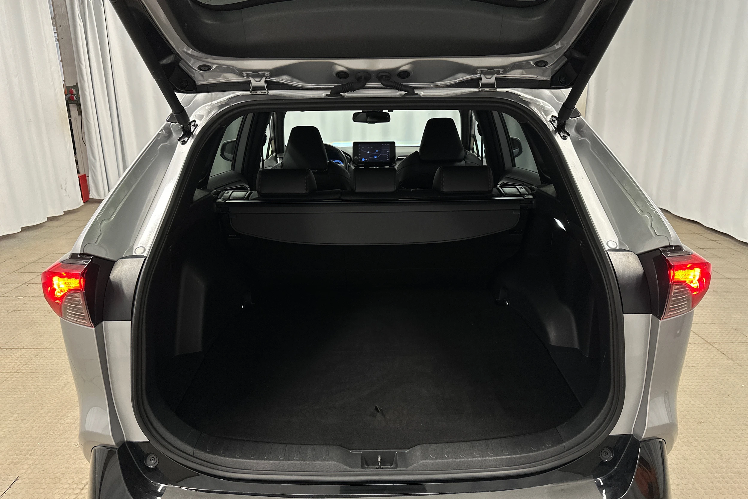 hopea Toyota RAV4 Plug-in 2024 kuva 26.