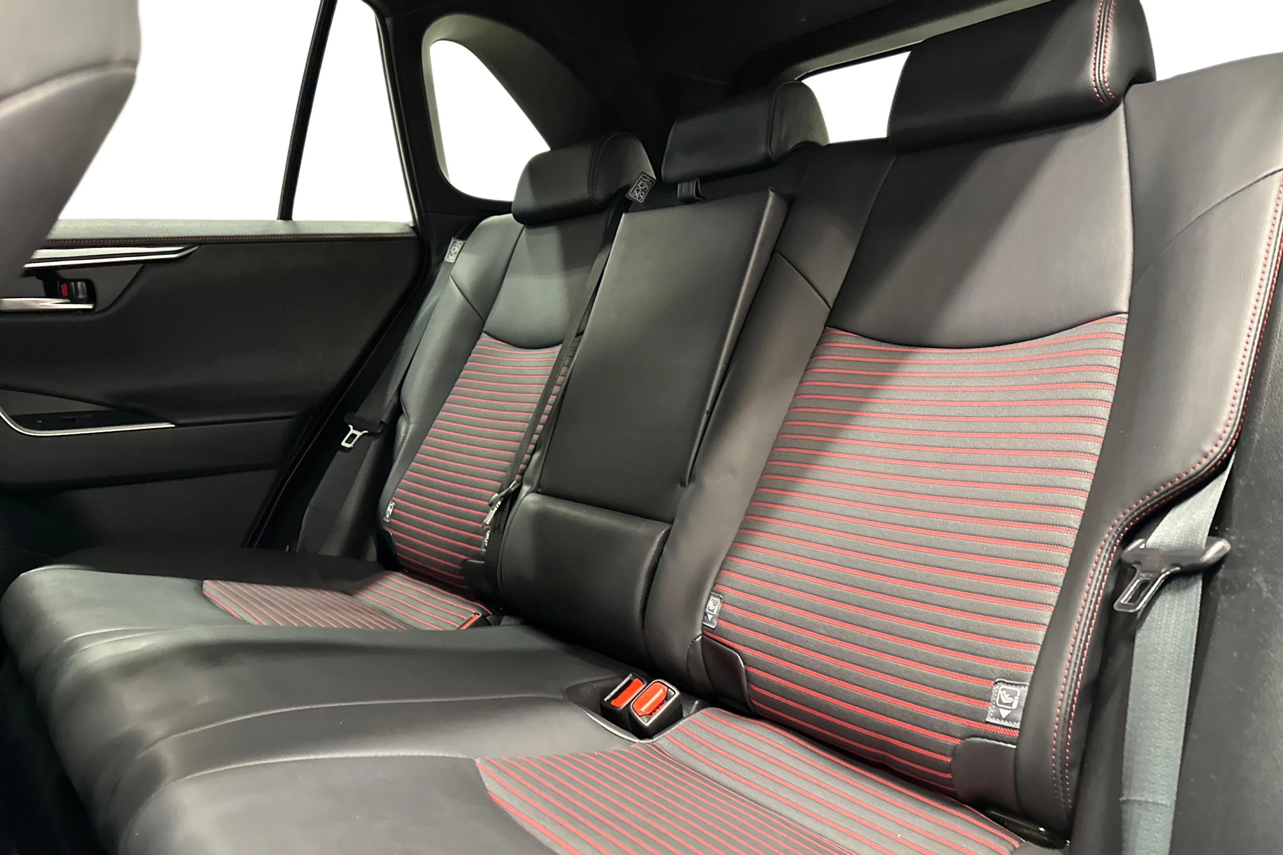 Toyota RAV4 Plug-in 2024 kuva 11.