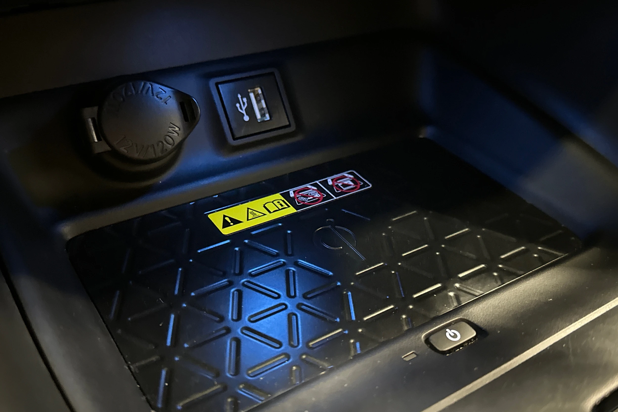 Toyota RAV4 Plug-in 2024 kuva 27.