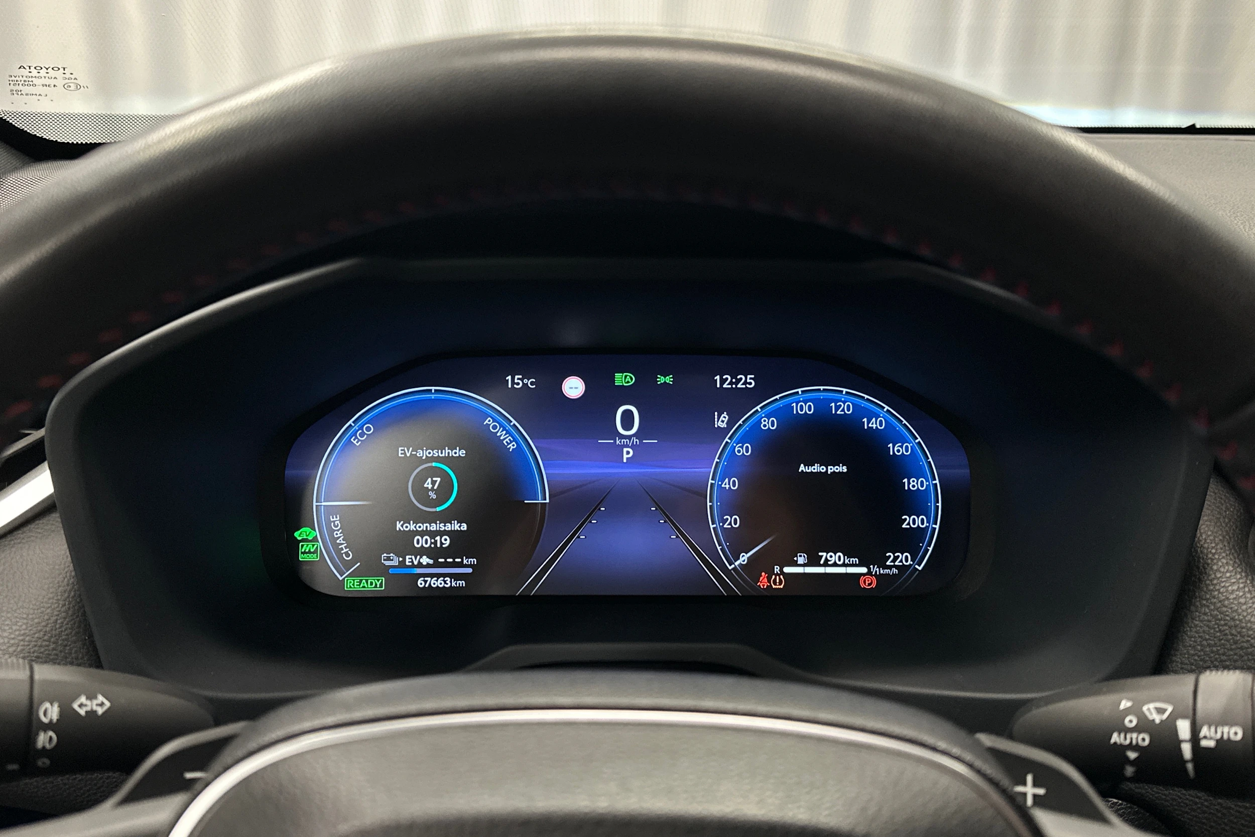 harmaa Toyota RAV4 Plug-in 2024 kuva 15.