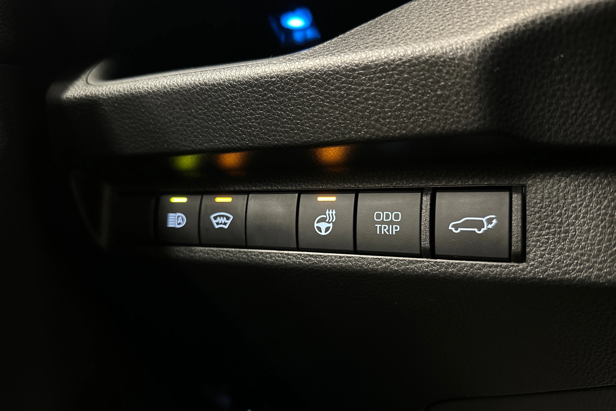 harmaa Toyota RAV4 Plug-in 2024 kuva 16.