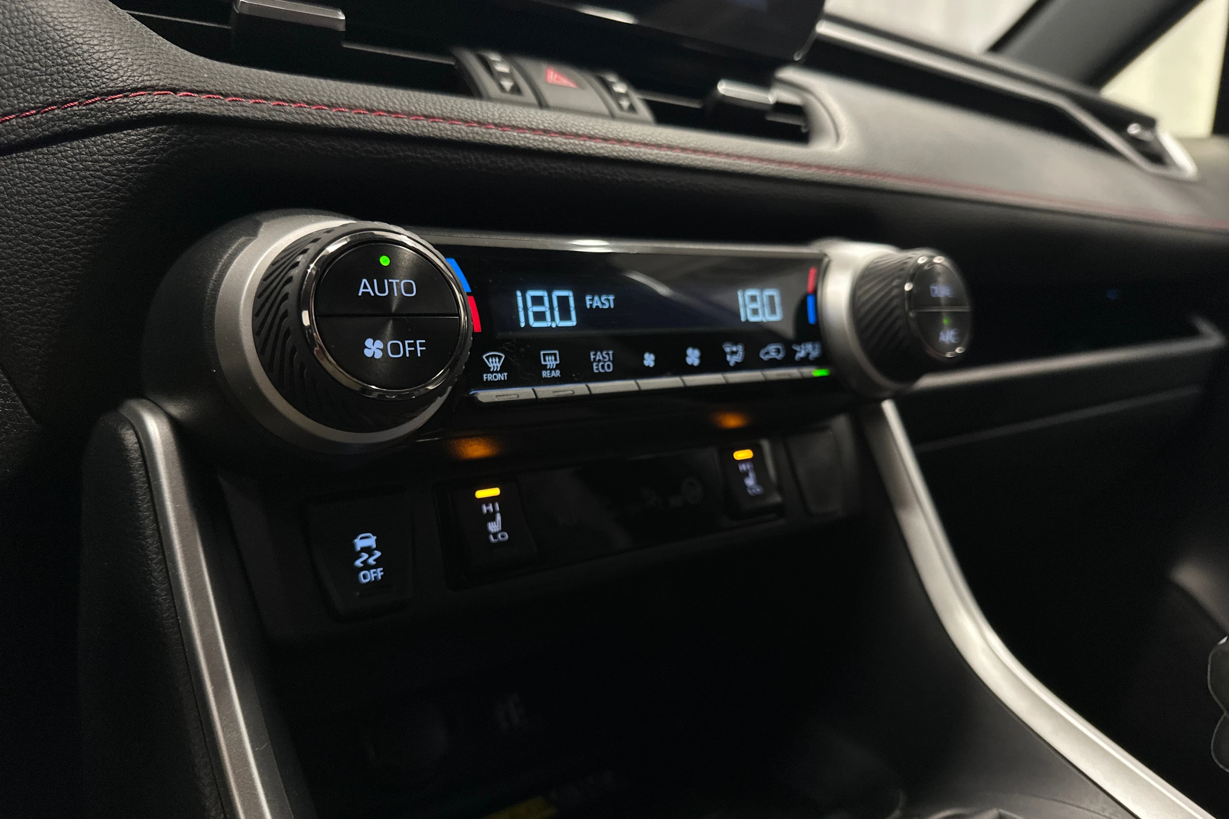 harmaa Toyota RAV4 Plug-in 2024 kuva 18.
