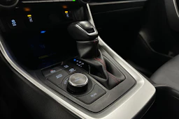 harmaa Toyota RAV4 Plug-in 2024 kuva 19.