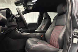 harmaa Toyota RAV4 Plug-in 2024 kuva 22.