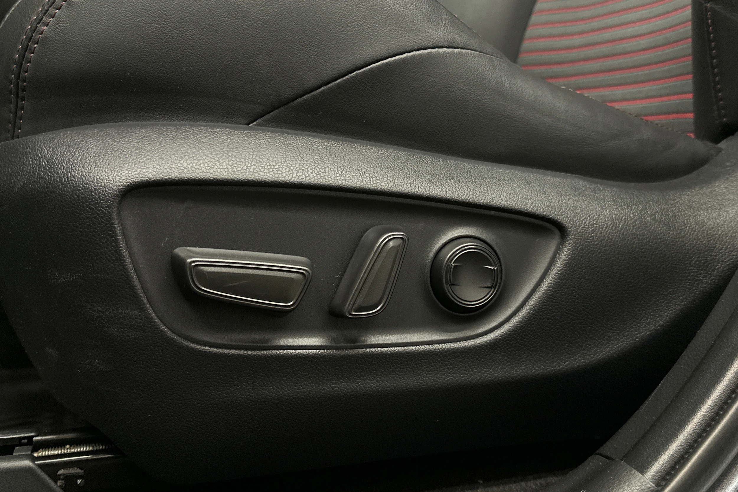 harmaa Toyota RAV4 Plug-in 2024 kuva 23.