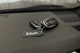 harmaa Toyota RAV4 Plug-in 2024 kuva 27.