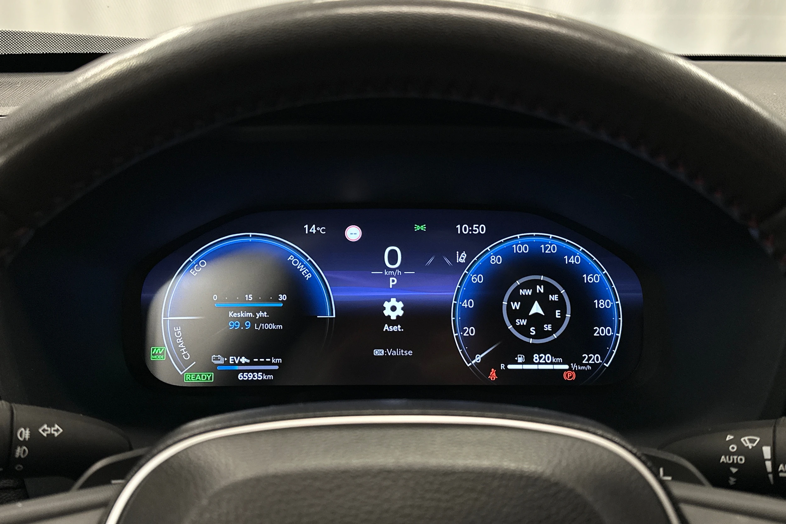 harmaa Toyota RAV4 Plug-in 2024 kuva 17.