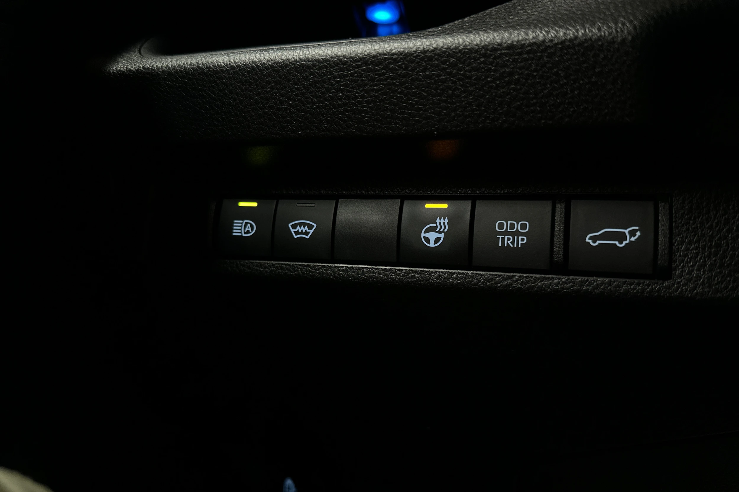 harmaa Toyota RAV4 Plug-in 2024 kuva 22.