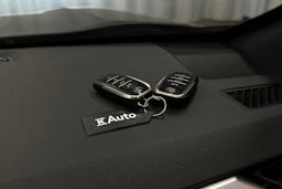 harmaa Toyota RAV4 Plug-in 2024 kuva 28.