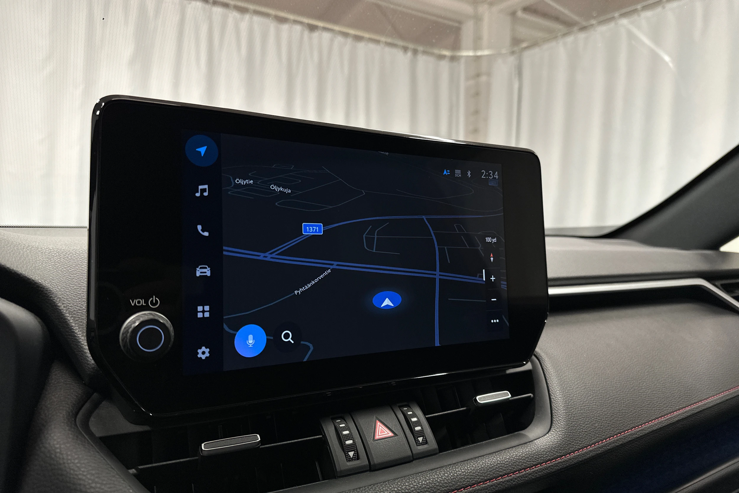 punainen Toyota RAV4 Plug-in 2024 kuva 18.