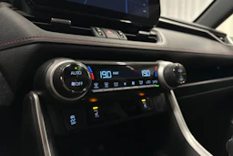 punainen Toyota RAV4 Plug-in 2024 kuva 20.