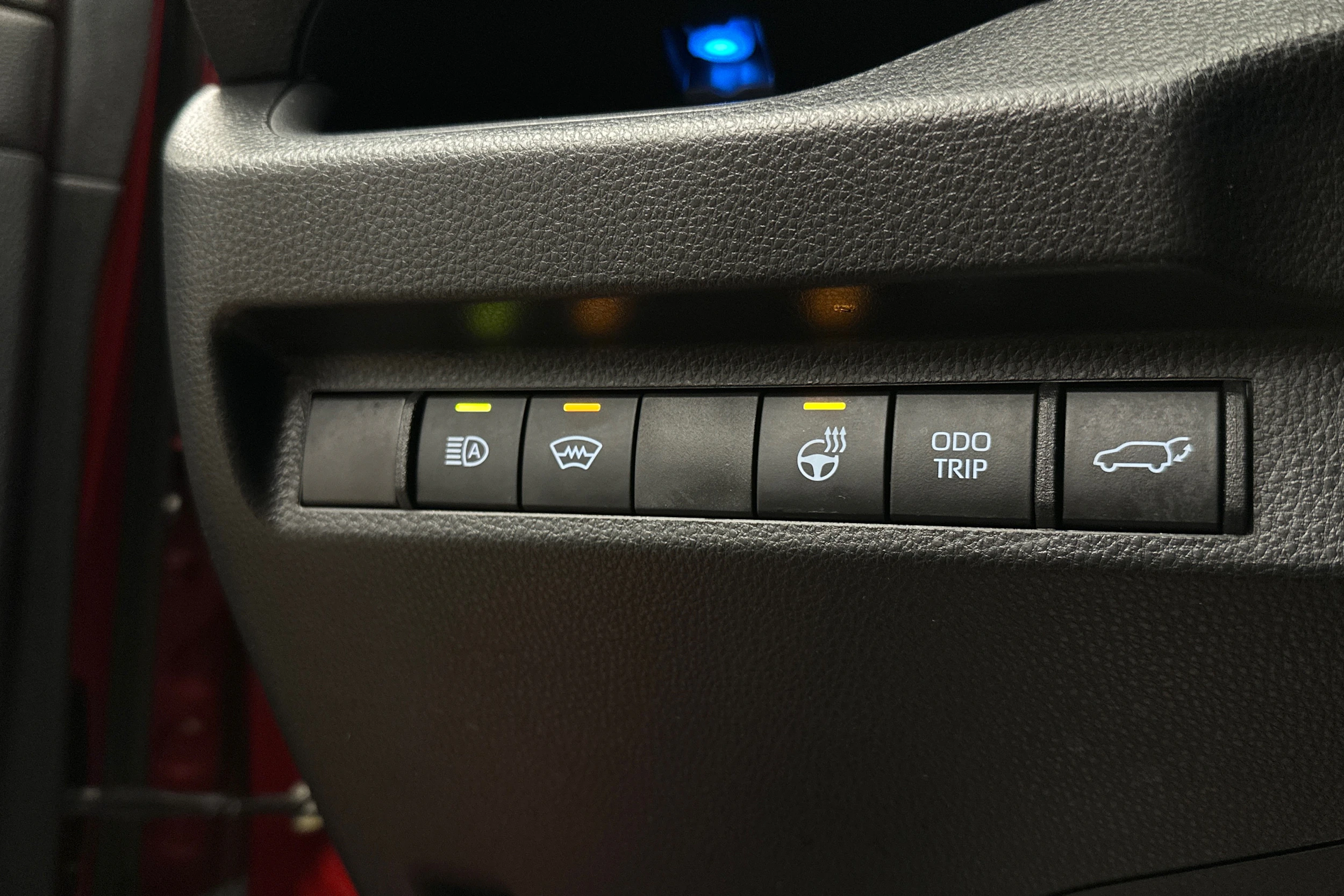 punainen Toyota RAV4 Plug-in 2024 kuva 22.