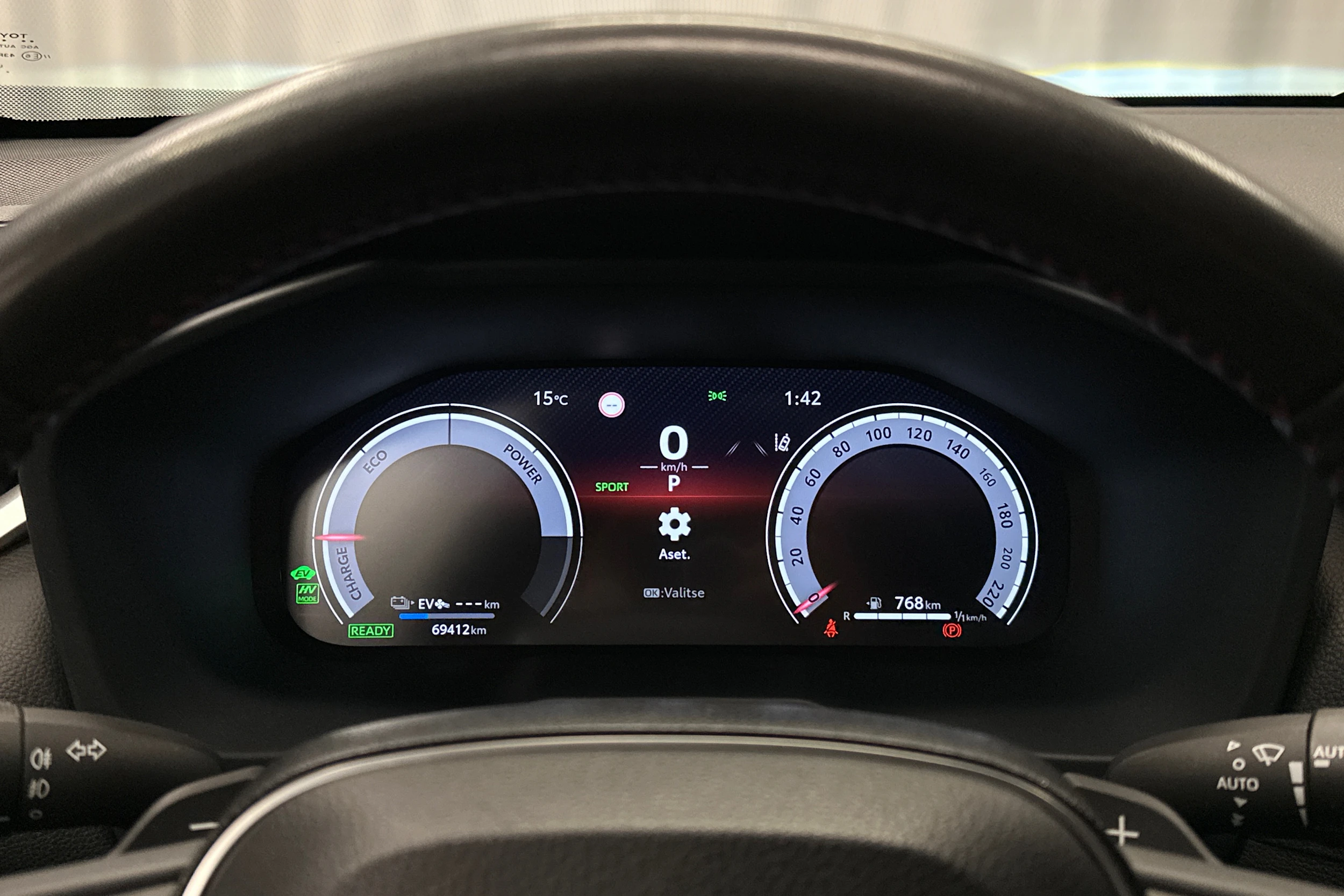 punainen Toyota RAV4 Plug-in 2024 kuva 17.