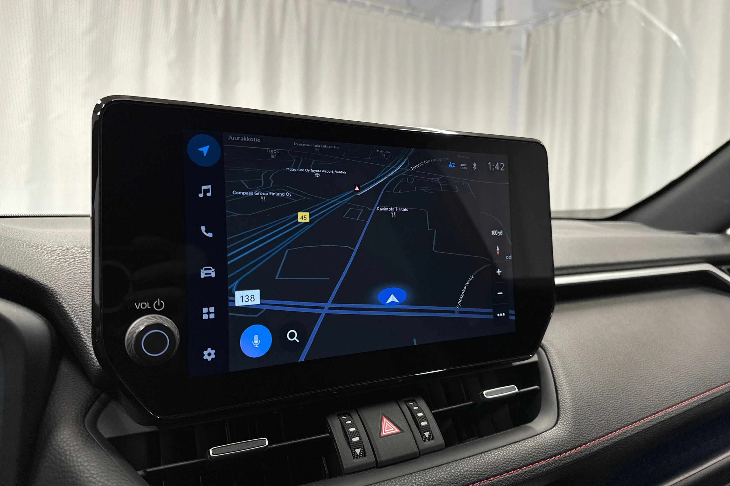 punainen Toyota RAV4 Plug-in 2024 kuva 18.