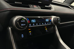 punainen Toyota RAV4 Plug-in 2024 kuva 20.