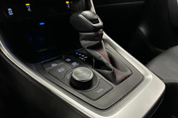 punainen Toyota RAV4 Plug-in 2024 kuva 21.