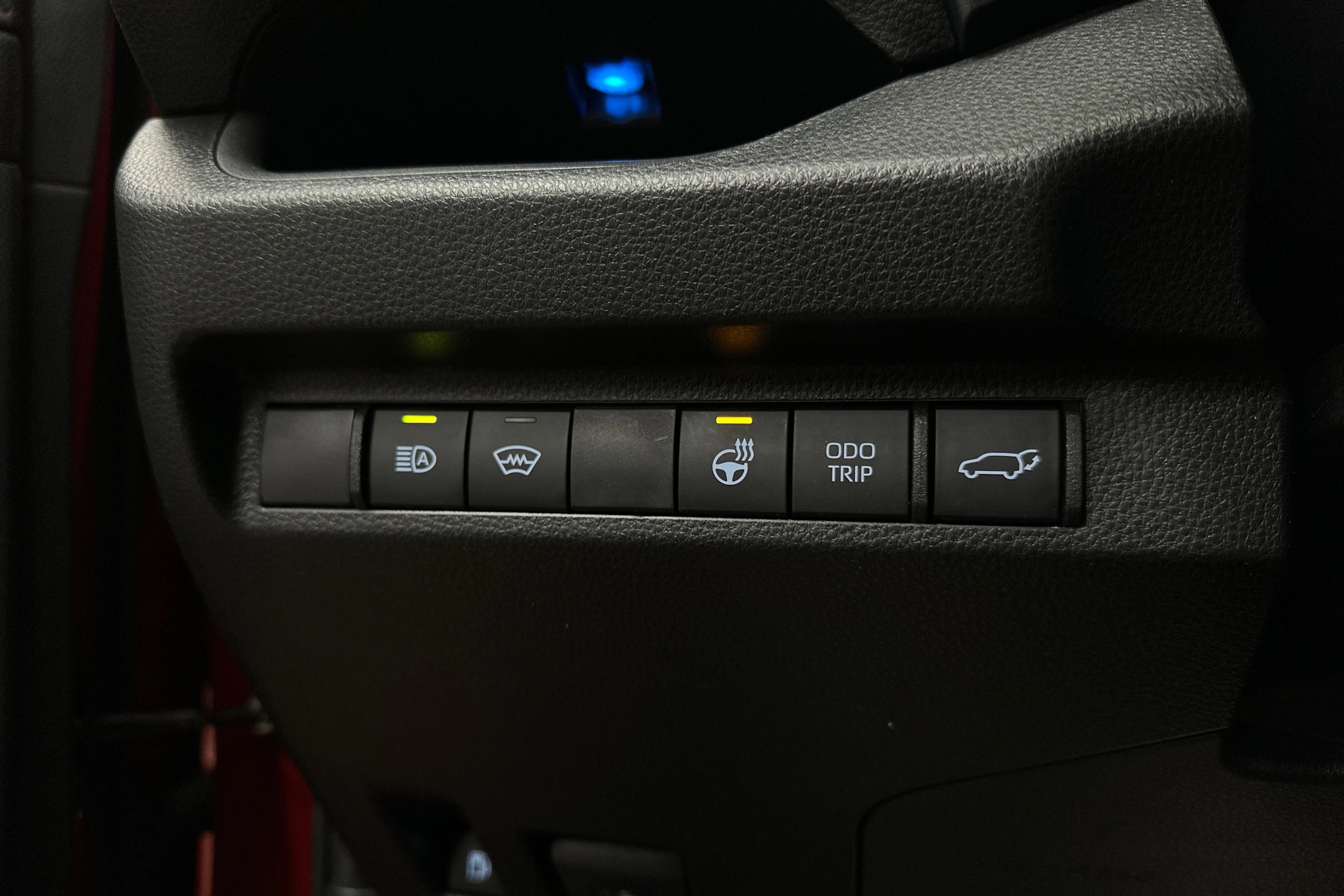 punainen Toyota RAV4 Plug-in 2024 kuva 22.