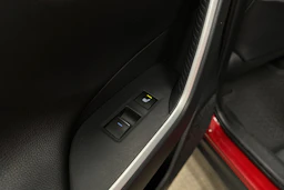 punainen Toyota RAV4 Plug-in 2024 kuva 25.
