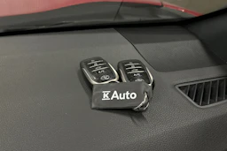 punainen Toyota RAV4 Plug-in 2024 kuva 28.