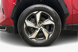 punainen Toyota RAV4 Plug-in 2024 kuva 12.