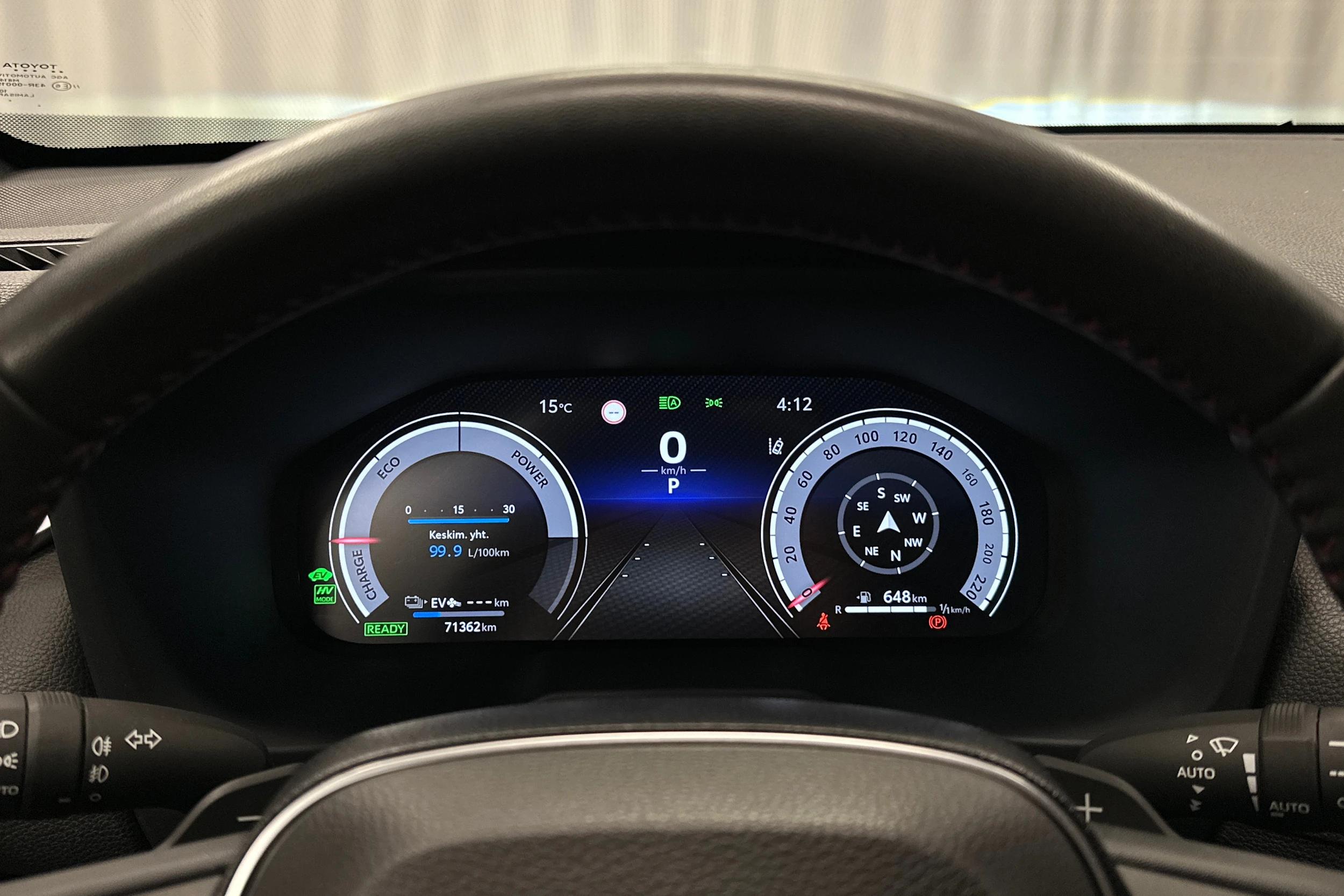 punainen Toyota RAV4 Plug-in 2024 kuva 17.