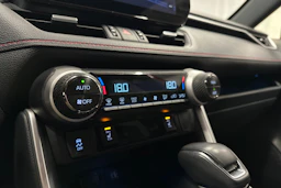 punainen Toyota RAV4 Plug-in 2024 kuva 20.