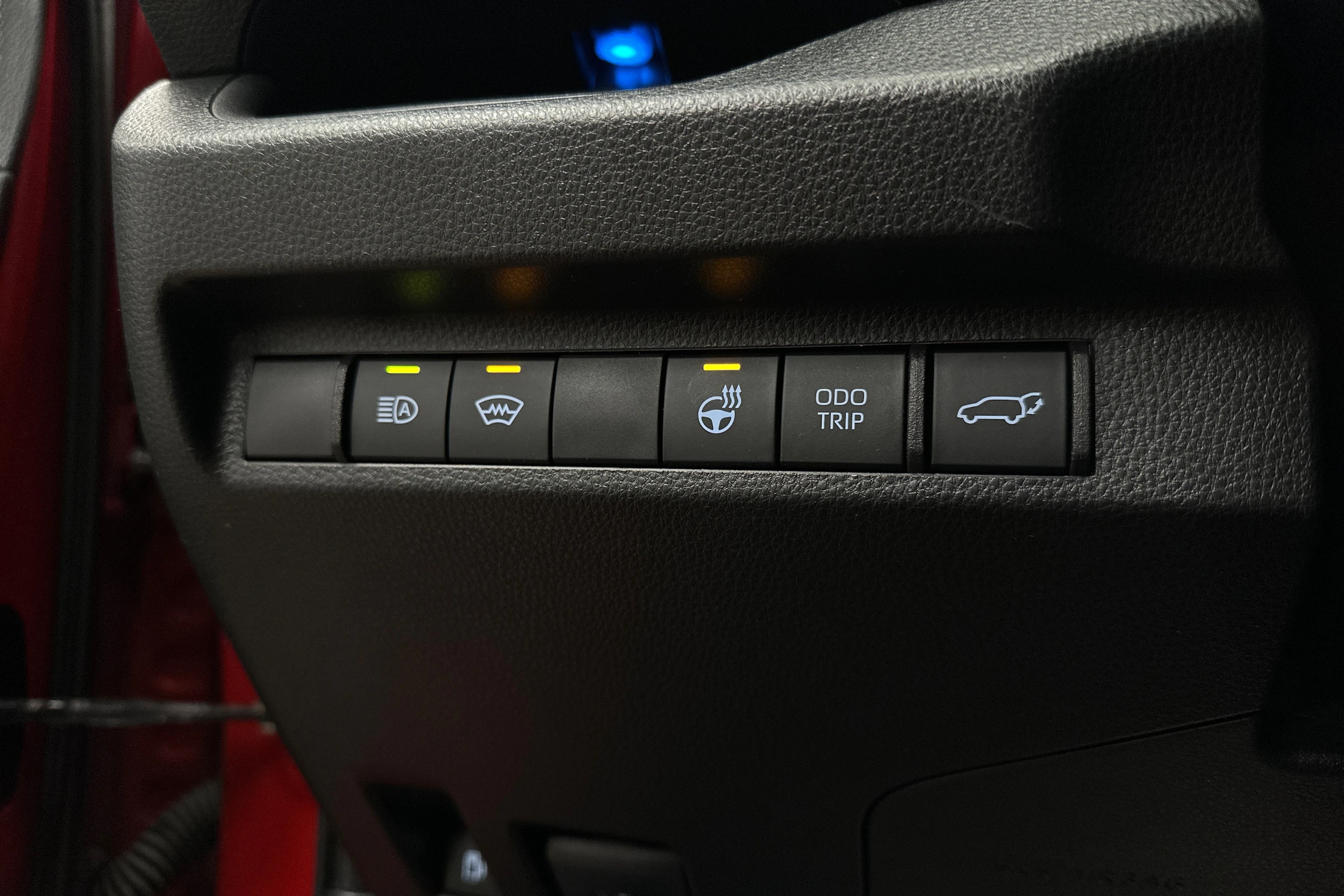 punainen Toyota RAV4 Plug-in 2024 kuva 22.