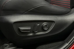 punainen Toyota RAV4 Plug-in 2024 kuva 24.