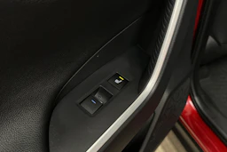 punainen Toyota RAV4 Plug-in 2024 kuva 25.