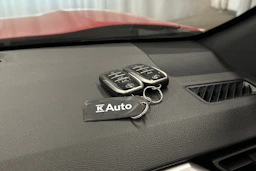 punainen Toyota RAV4 Plug-in 2024 kuva 28.