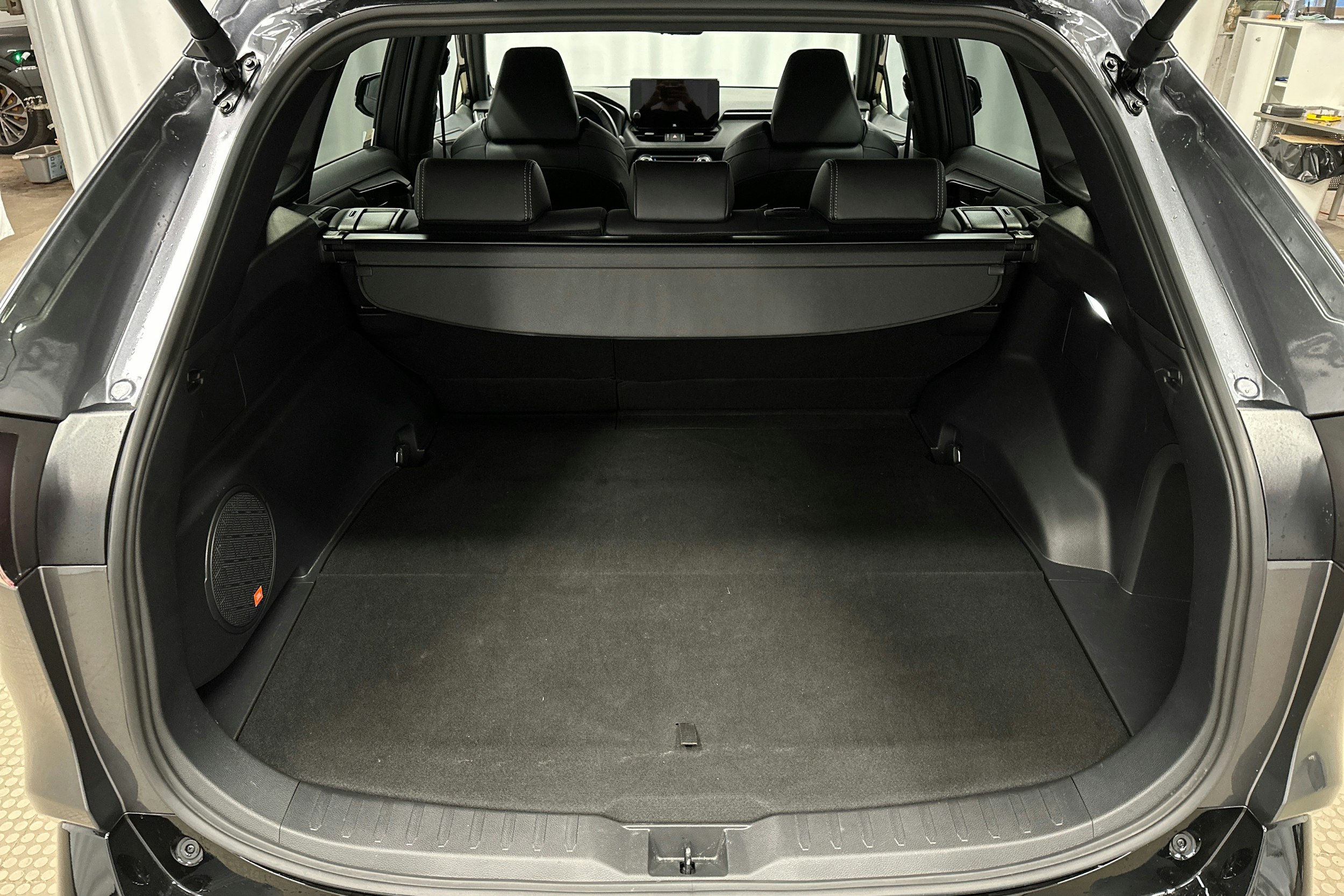 hopea Toyota RAV4 Plug-in 2024 kuva 14.