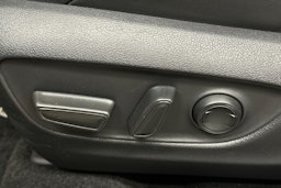 hopea Toyota RAV4 Plug-in 2024 kuva 17.