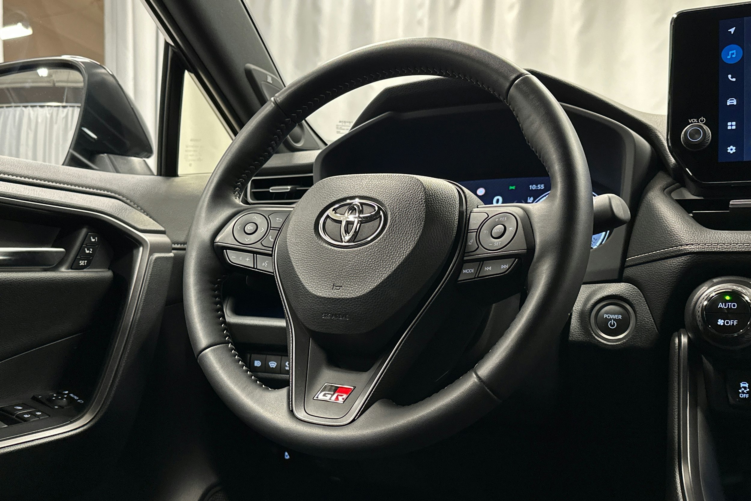 hopea Toyota RAV4 Plug-in 2024 kuva 20.