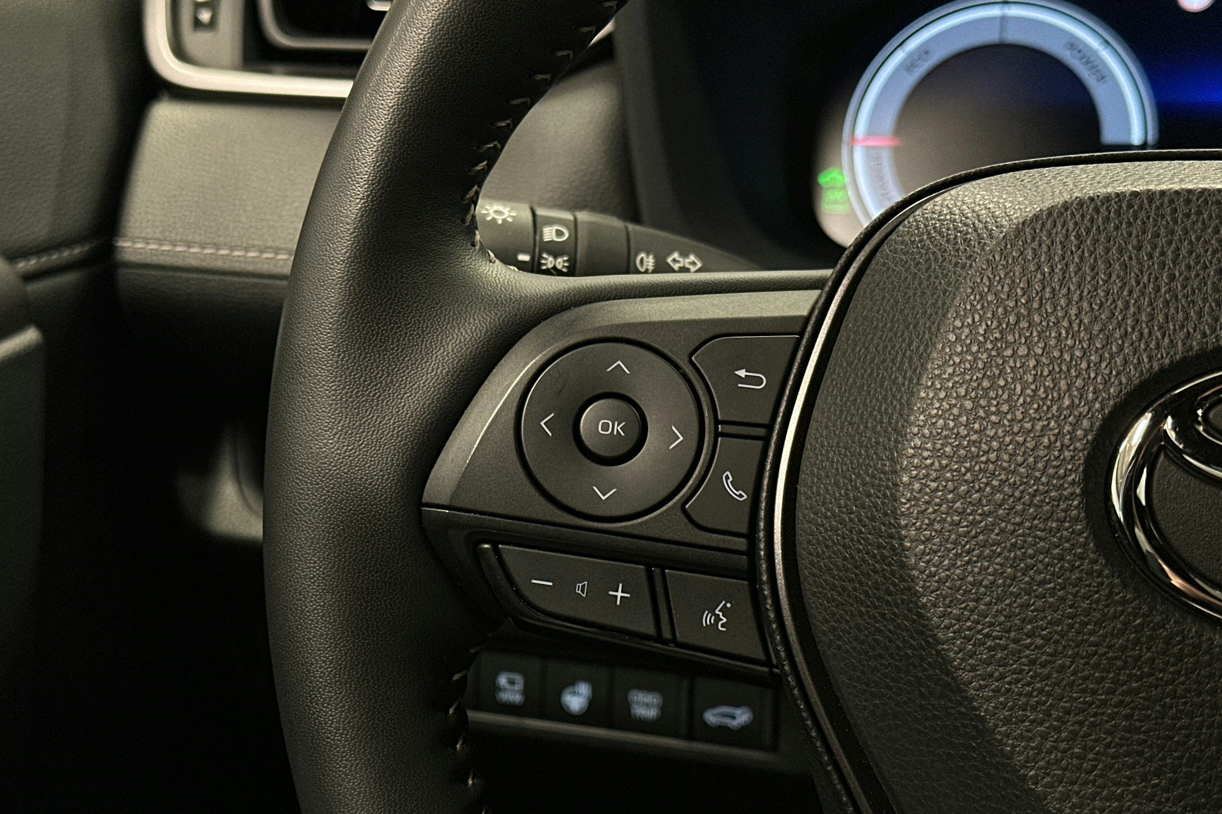 hopea Toyota RAV4 Plug-in 2024 kuva 21.