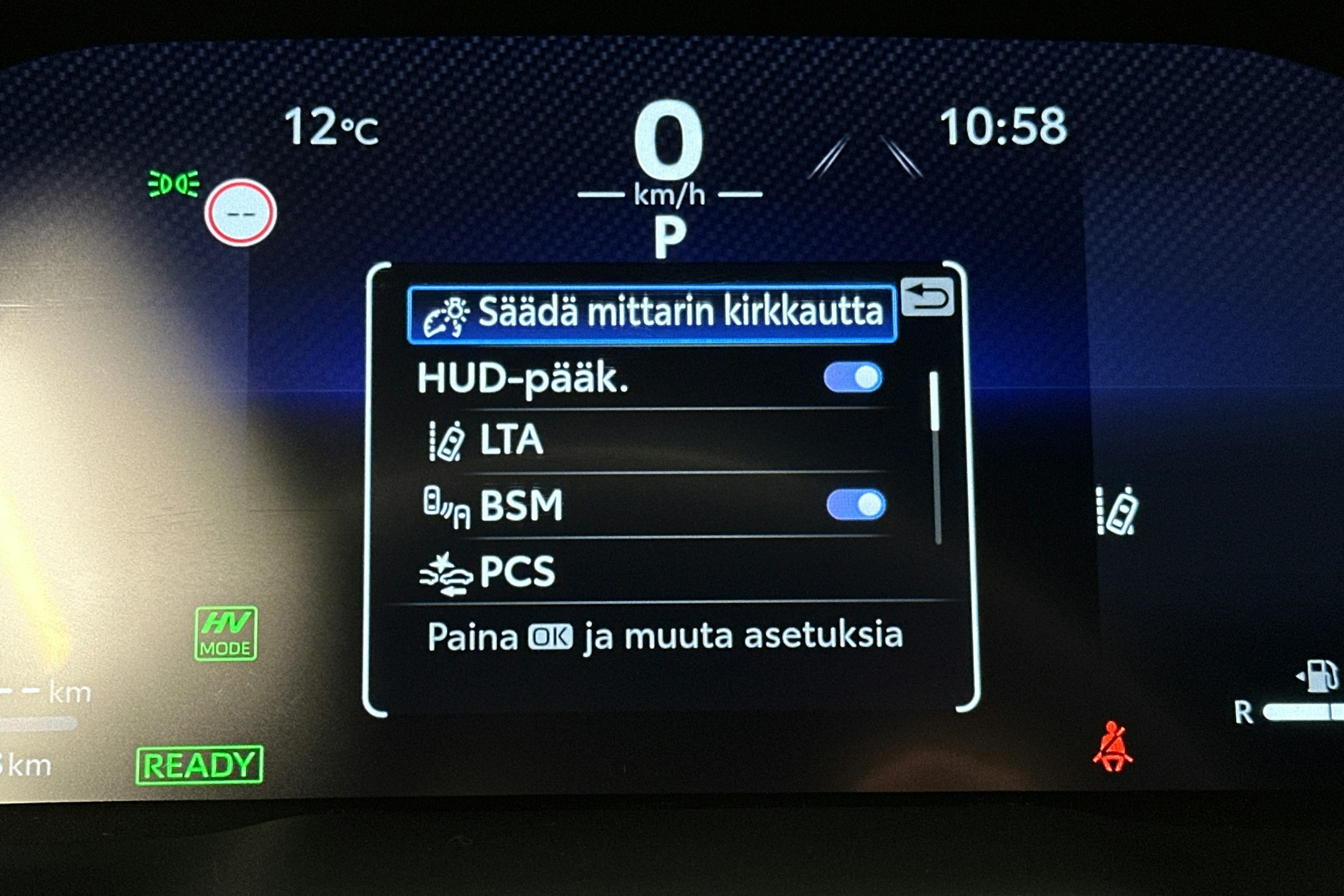 hopea Toyota RAV4 Plug-in 2024 kuva 25.