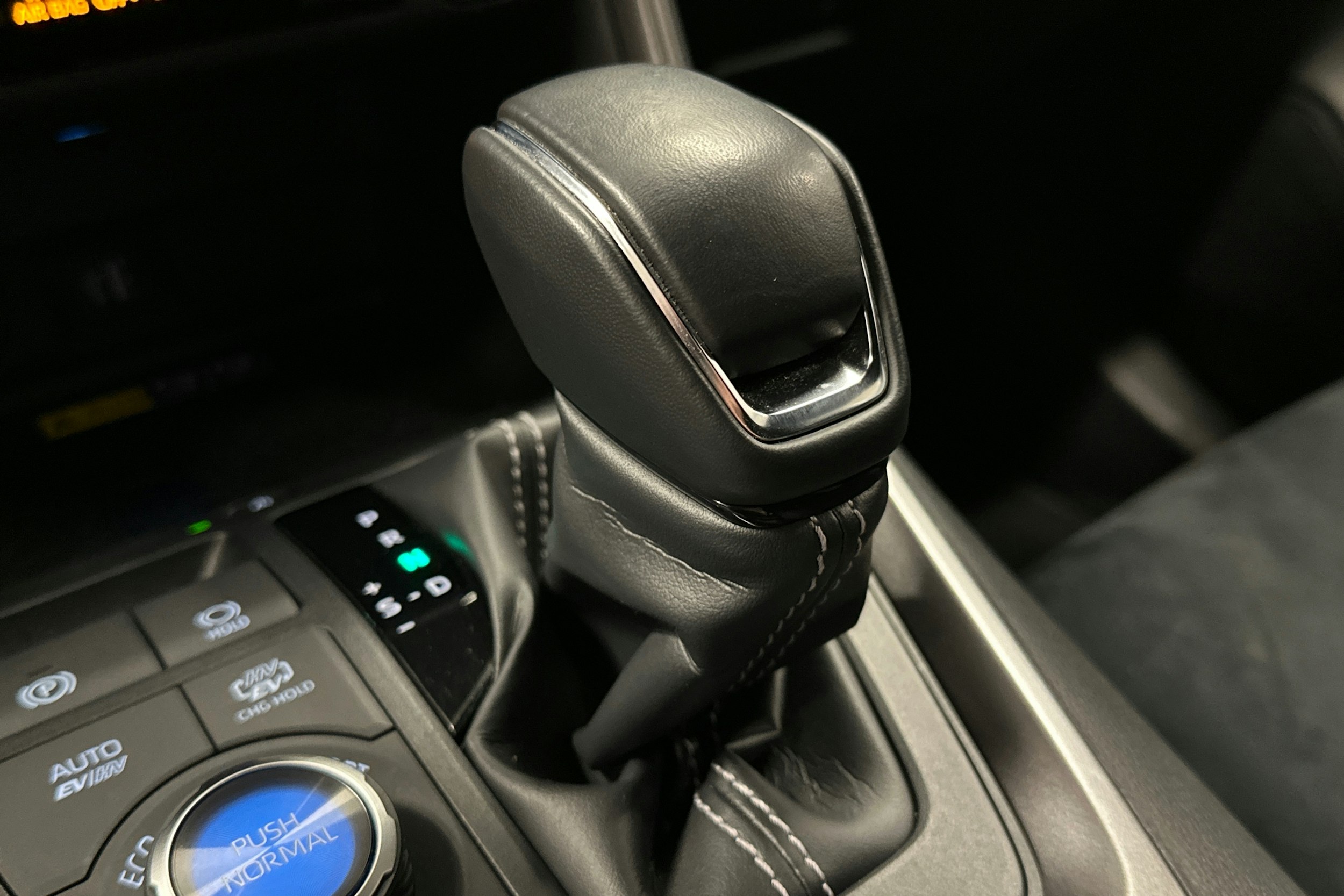 hopea Toyota RAV4 Plug-in 2024 kuva 32.