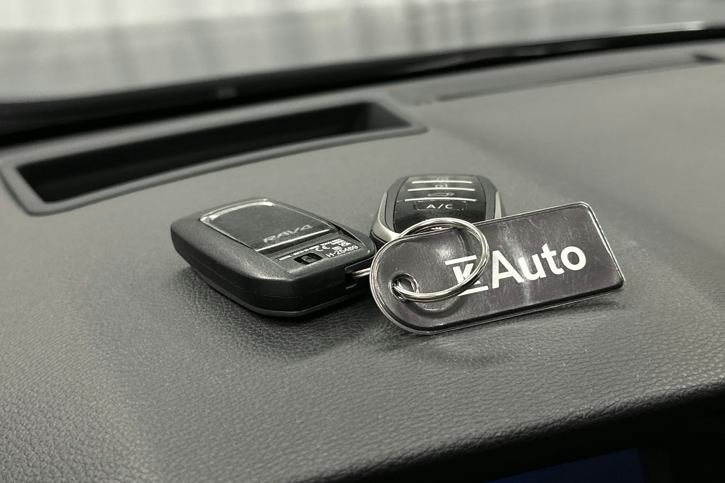 hopea Toyota RAV4 Plug-in 2024 kuva 33.