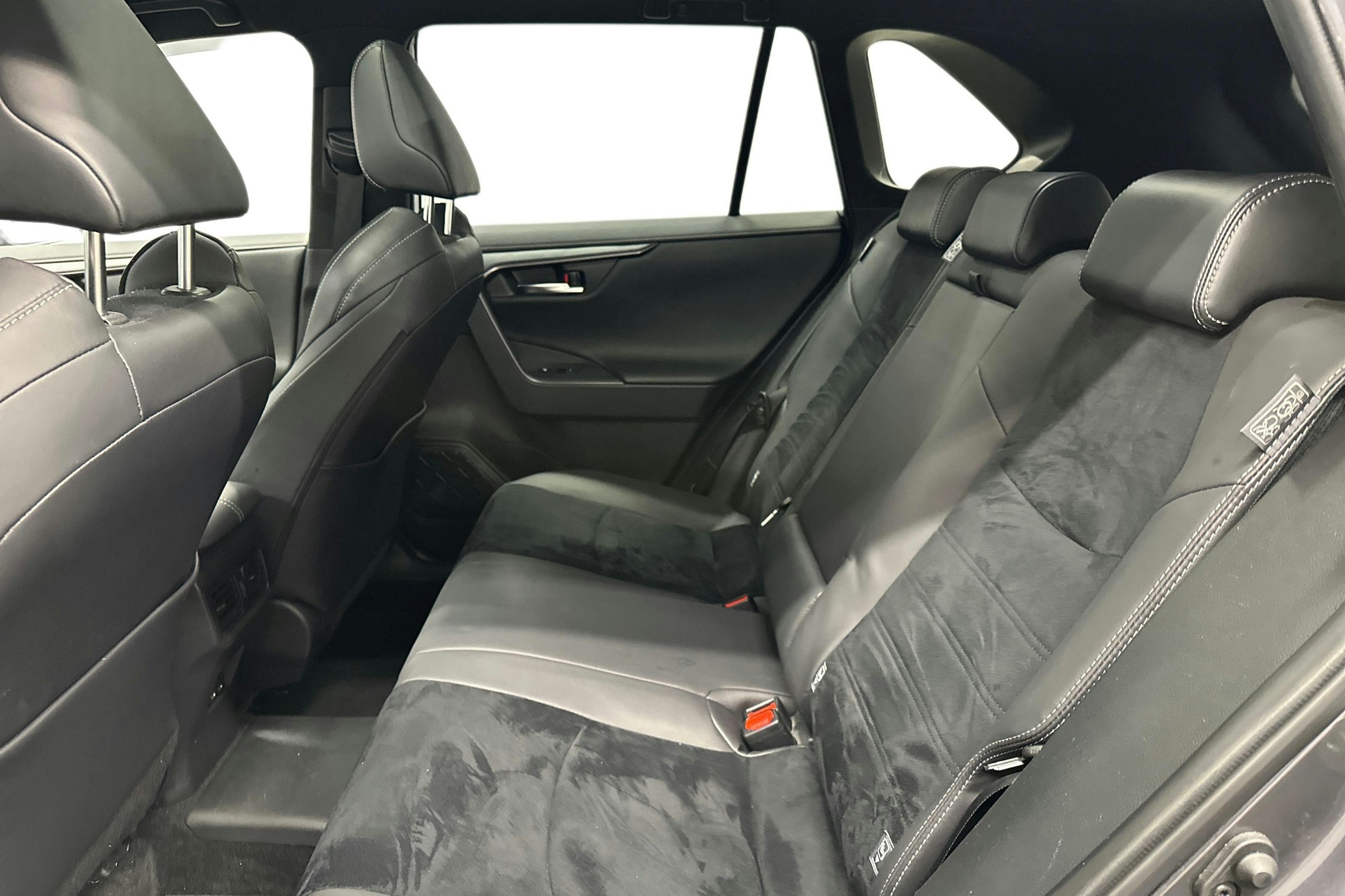 harmaa Toyota RAV4 Plug-in 2024 kuva 10.