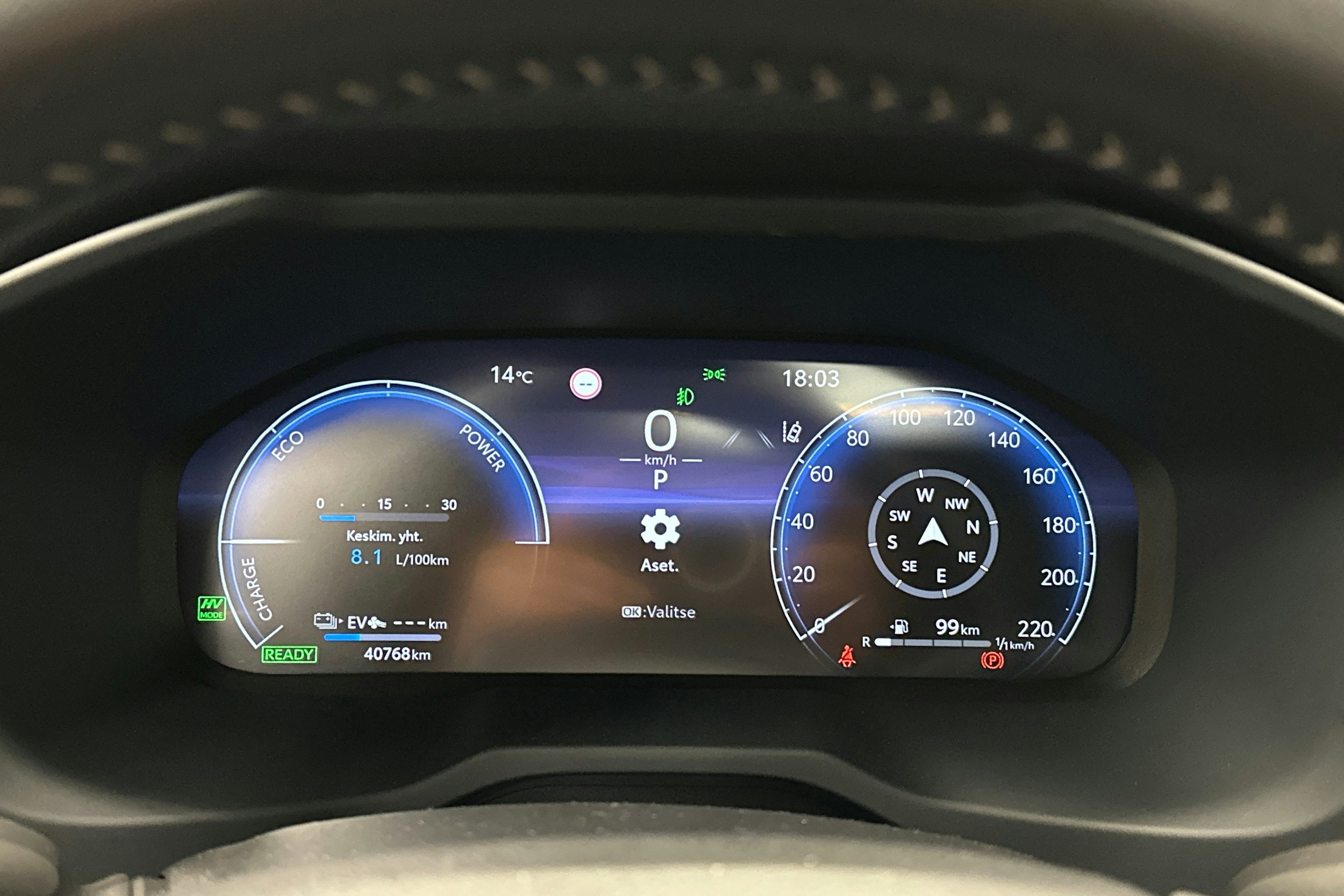 harmaa Toyota RAV4 Plug-in 2024 kuva 17.